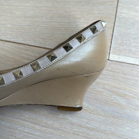 VALENTINO camel studded wedge size 37